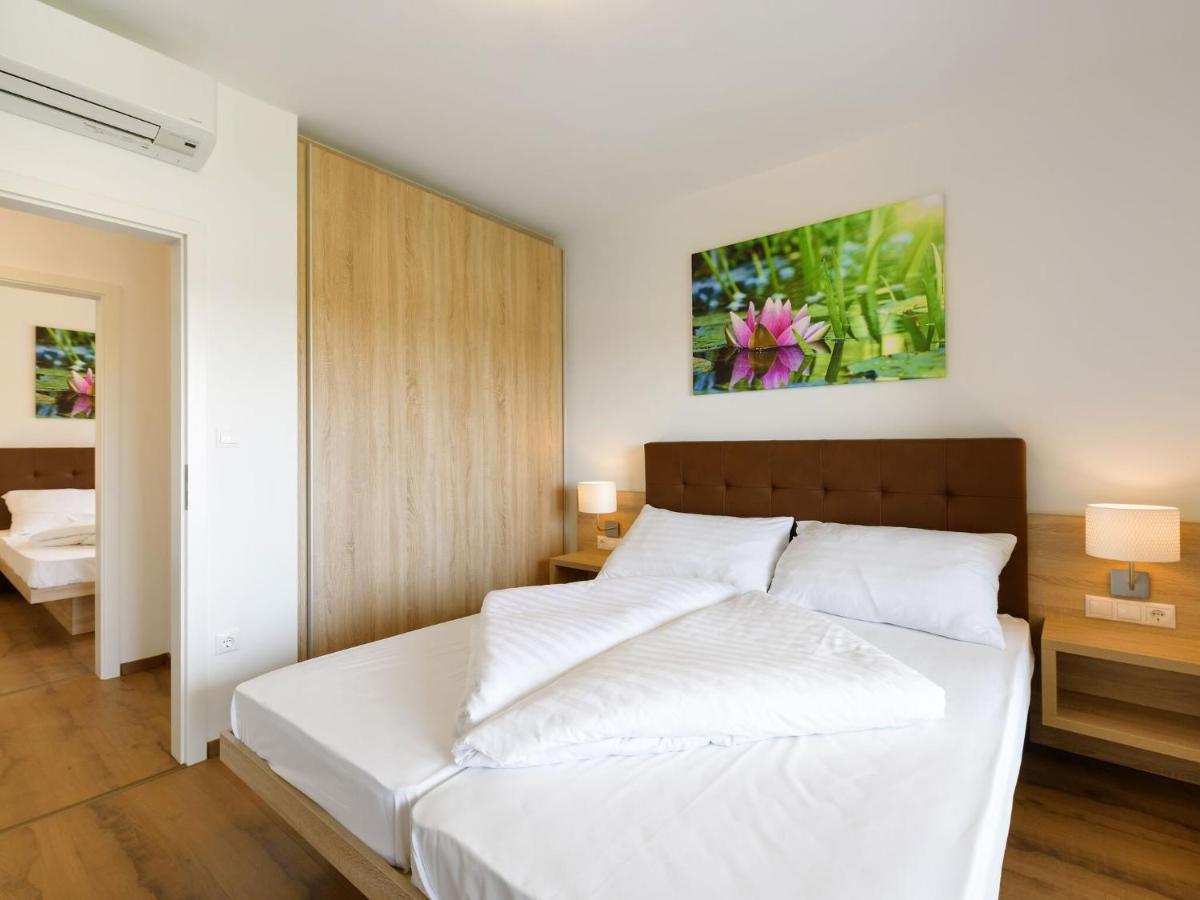Apartment With Pool, Roof Terrace, Garden Zsira Exterior foto